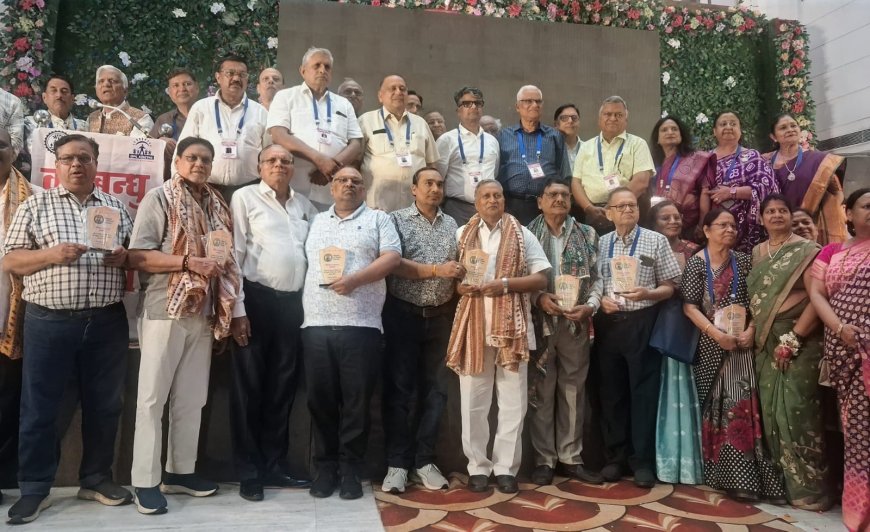 36 वर्षों से वनवासी क्षेत्रों में शिक्षा-संस्कार का दीप जला रहे आगरा के भामाशाह, वनबंधु परिषद ने किया सम्मान