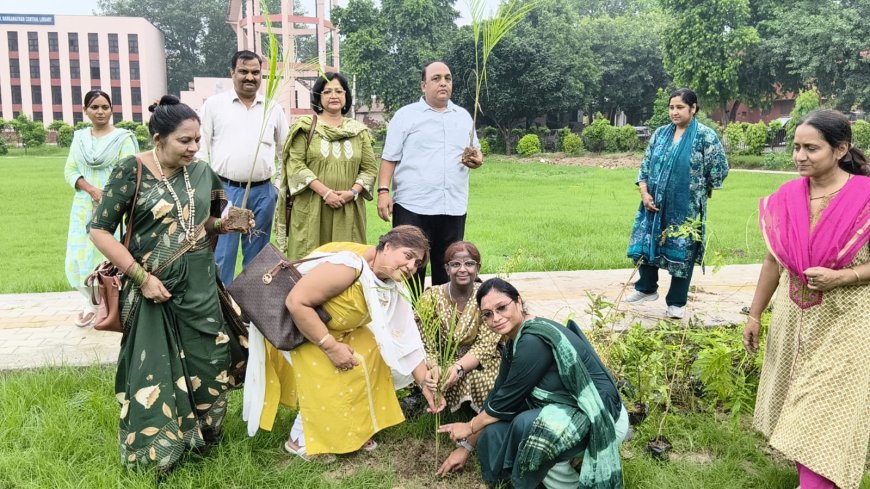 डॊ. आंबेडकर विश्वविद्यालय में रोपे गए 600 से अधिक पौधे, पर्यावरण की रक्षा का संकल्प
