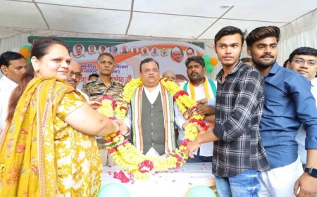 कांग्रेस में डॉ. राहुल राज कुलश्रेष्ठ की एंट्री से सियासी हलचल, आगरा में हुआ जोरदार स्वागत