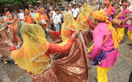 श्रीकृष्णोत्सव में दूसरे दिन दिखा ब्रज का रंग, मयूर नृत्य से बीन की धुन तक लोक कलाओं ने बांधा समां
