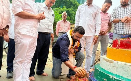 छीपीटोला में 25 लाख से बनेगी सीसी सड़क, नवीन जैन की सांसद निधि से हुआ विकास कार्य का शुभारंभ