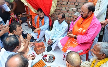 खटीक पाड़ा में गूंजे जयकारे, बाबा दुर्लभ नाथ की स्मृति में भव्य द्वार का हुआ भूमि पूजन