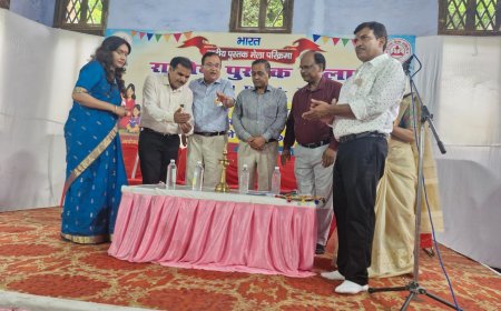 आगरा कॊलेज के सप्रू हॊस्टल में सजा किताबों का संसार, वक्ता बोले- इंटरनेट और एआई के दौर में भी पुस्तकों का कोई विकल्प नहीं