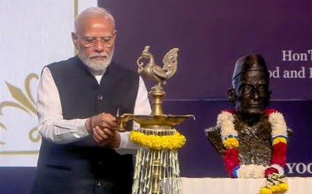 एसआरसीसी में बोले पीएम- लाल किले से होम्योपैथी की डोज दी, सारे दिमागी नक्सल बाहर आ गए, कुछ लोग नाराज फूफा बन जाते हैं
