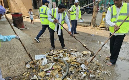 150 स्वयंसेवकों ने झाड़ू उठाकर दिया संदेश, बरसाना को स्वच्छ और प्लास्टिक मुक्त बनाने का संकल्प, कीर्ति मंदिर से बस स्टैंड तक चला सफाई अभियान, स्वच्छता के बाद संकेत वन में सामूहिक ध्यान से जुड़ा सेवा और साधना का संदेश