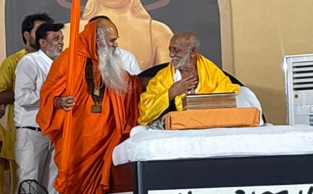 23 साल बाद आगरा में गूंजी रामकथा की अमृतधारा, नौवें दिन मोरारी बापू ने बताया वैराग्य का मर्म