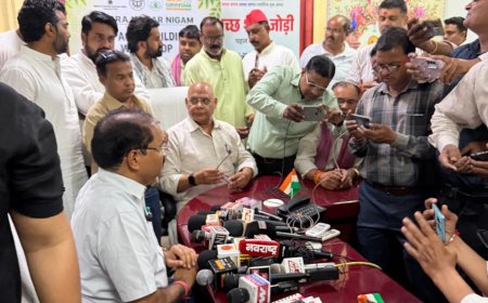 सपा का ‘पूछता है आगरा’ अभियानः जन समस्याओं पर नगर आयुक्त ने मांगी 15 दिन की मोहलत, शब्बीर बोले—अब काम दिखे, दो सप्ताह बाद फिर होगा हिसाब