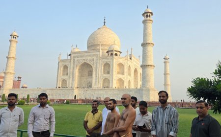 ताजमहल पहुंचे मुनिश्री समत्व सागर, स्थापत्य कला और नक्काशी का किया अवलोकन
