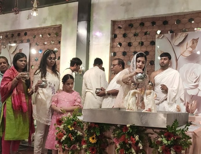 श्रीकृष्ण जन्माष्टमी पर आगरा के श्रीजगन्नाथ मंदिर से निकली राधा-कृष्ण की भव्य पालकी यात्रा, श्रीमनःकामेश्वर मंदिर में श्रीनाथजी का 108 कलश अभिषेक, श्री महालक्ष्मी मंदिर में भी जन्माष्टमी की धूम