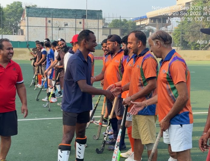 आखिरी मिनट में गोल ने पलटा खेल, आगरा में मास्टर्स हॉकी का मुकाबला 5-5 से ड्रॉ, सुखजीवन स्पोर्ट्स अकादमी मास्टर्स ने बनाई थी बढ़त, 2 पैरा वर्कशॉप मास्टर्स ने अंतिम क्षणों में बराबरी कर रोमांच बढ़ाया