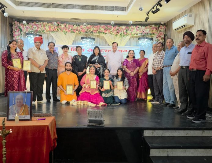 डॉ. अरुणा गुप्ता की जयंती पर दिव्य सेवा ट्रस्ट का सम्मान समारोह, सेवा और संस्कृति से जुड़े नए सदस्य भी बने