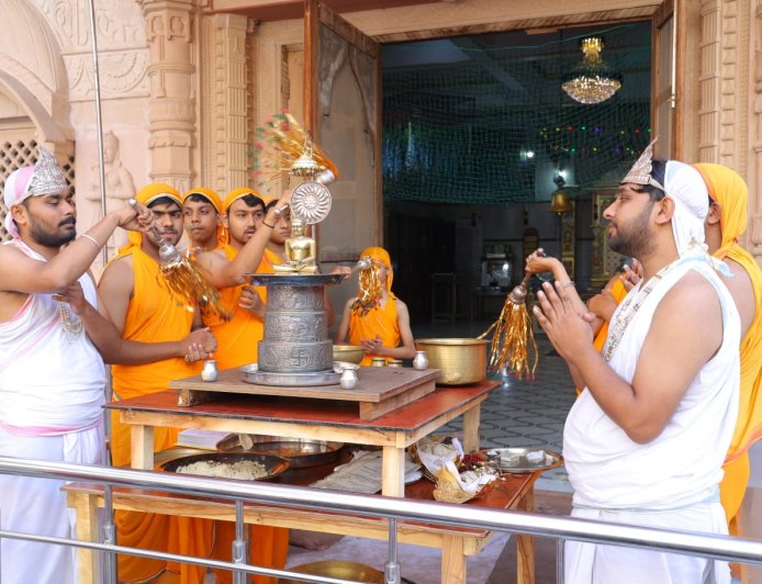 भव्य मंदिर गेट से निखरेगा ट्रांस यमुना के चंद्र प्रभु जैन मंदिर का स्वरूप