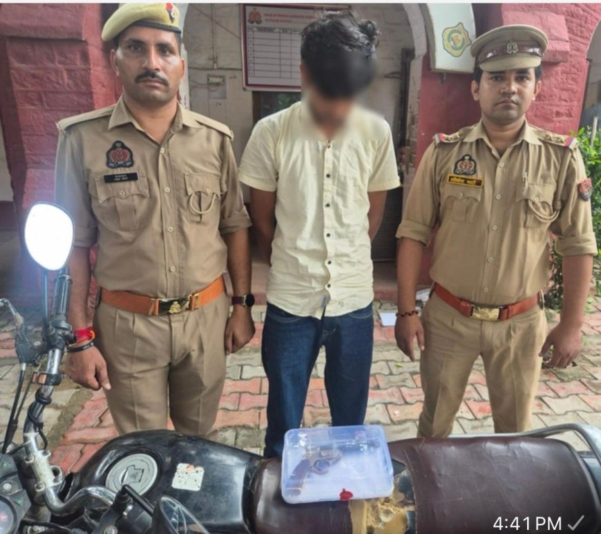25 हजार का इनामी  नकबजन गिरफ्तार, चोरी की लाइसेंसी राइफल और 50 हजार रुपये बरामद