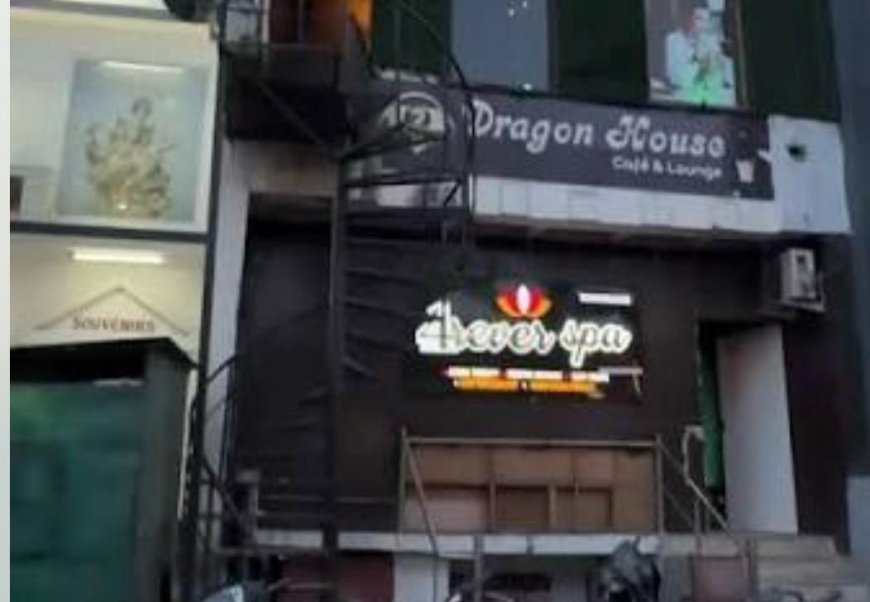 आगरा में ‘ड्रैगन हाउस कैफे’ पर पुलिस का अचानक छापा, अवैध हुक्का बार की शिकायत पर हुई कार्रवाई