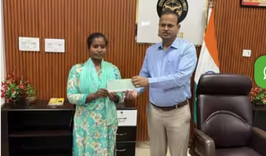पिता की मौत के बाद पढ़ाई पर संकट, डीएम ने छात्रा की सुनी गुहार; सात दिन में एक लाख की मदद और मुफ्त बस पास