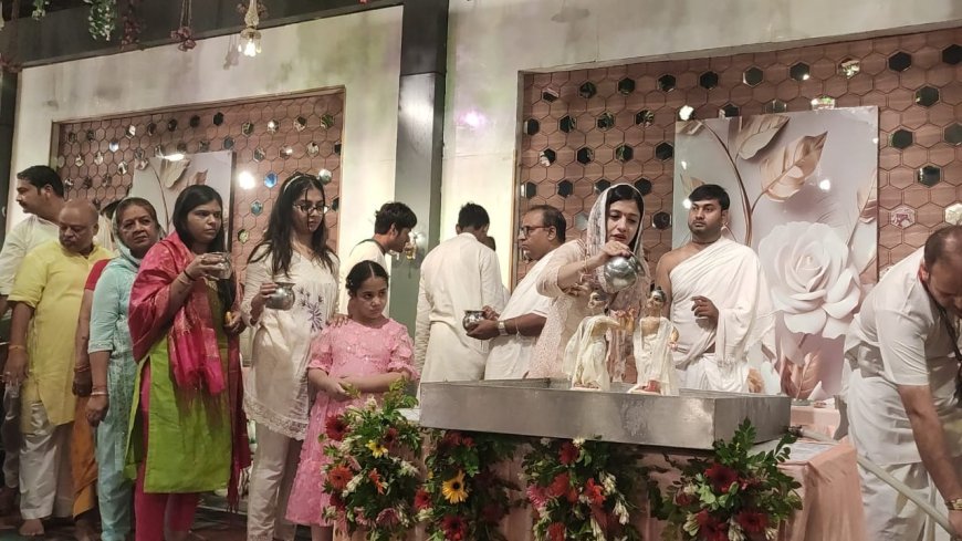 श्रीकृष्ण जन्माष्टमी पर आगरा के श्रीजगन्नाथ मंदिर से निकली राधा-कृष्ण की भव्य पालकी यात्रा, श्रीमनःकामेश्वर मंदिर में श्रीनाथजी का 108 कलश अभिषेक, श्री महालक्ष्मी मंदिर में भी जन्माष्टमी की धूम