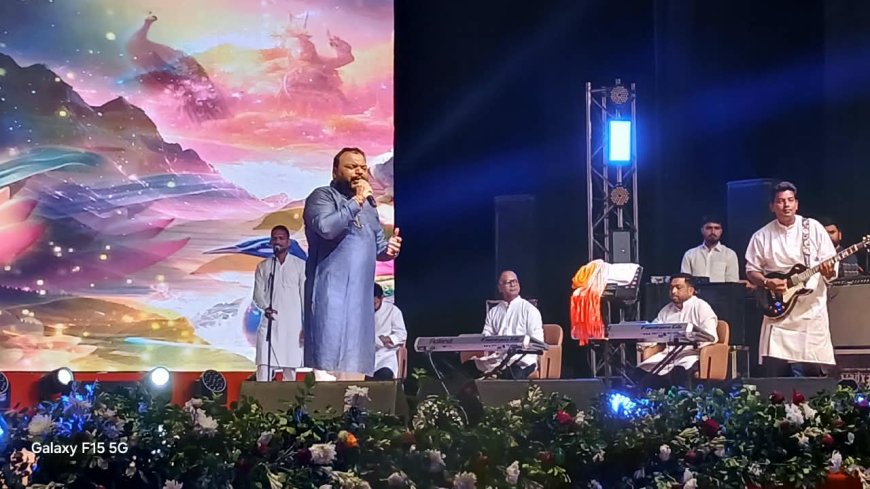 ब्रज में जन्माष्टमी का चरम उल्लास, कन्हैया मित्तल के भजनों पर झूमी कृष्णनगरी; ‘राधे-राधे’ के जयकारों से गूंजा पाञ्चजन्य, श्रीकृष्ण जन्मभूमि पर सुबह से उमड़ रहा श्रद्धालुओं का रेला, शाम की बारिश भी नहीं रोक सकी आस्था की लहर—द्वारिकाधीश, बांके बिहारी, दाऊजी, बरसाना और गोवर्धन में भी उमड़ी श्रद्धालुओं की भारी भीड़, दीपों से झिलमिलाए यमुना के घाट