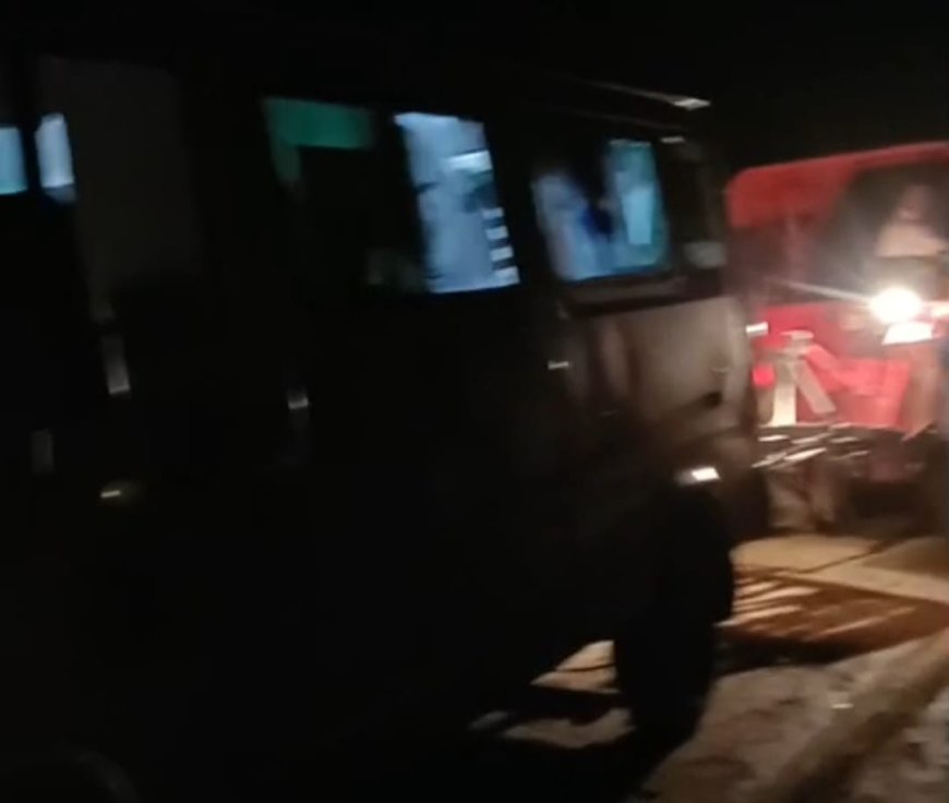 आगरा में सिस्टम की सड़क पर मौत का गड्ढा! प्रसूता को लेने पहुंची एंबुलेंस दो घंटे फंसी रही, घंटों की देरी के बाद प्रसव में मृत बच्ची का जन्म   