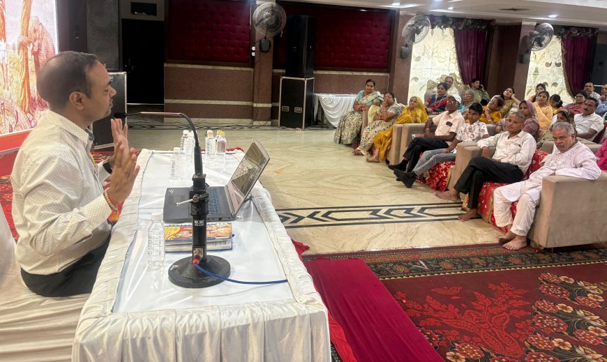 गीता के ज्ञान से जीवन बदलने का संदेश, आगरा में दो दिवसीय सेमिनार शुरू, सैकड़ों साधकों ने चार सत्रों में समझे कर्म, ज्ञान, ध्यान और आत्मसंयम के सूत्र, युवाओं की भागीदारी रही खास