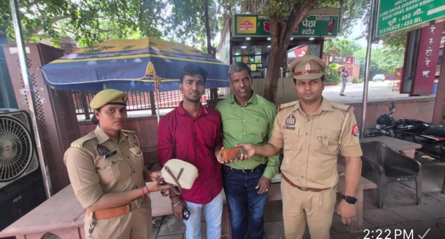 ताजमहल पर पर्यटक का गुम बैग बरामद, महिला आरक्षी की नजर पड़ी तो बचा पूरा सामान