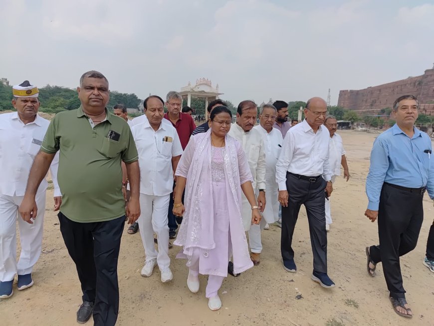 रामलीला मैदान बदहाल, पत्थरों के ढेर और झोपड़ियों के बीच कैसे सजेगा भव्य आयोजन?
