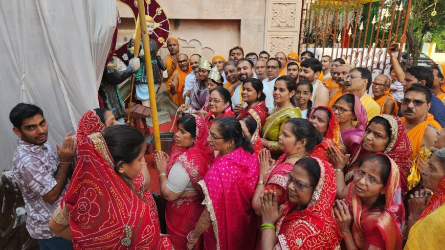 सुगंध दशमी पर भक्ति में महका शांतिनाथ मंदिर, स्वर्ण कलश से हुआ भगवान शांतिनाथ का अभिषेक