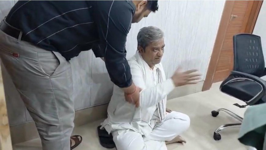 शौचालय की फाइल पर नगर निगम में संग्राम, भाजपा  पार्षद का नगर आयुक्त कक्ष में धरना
