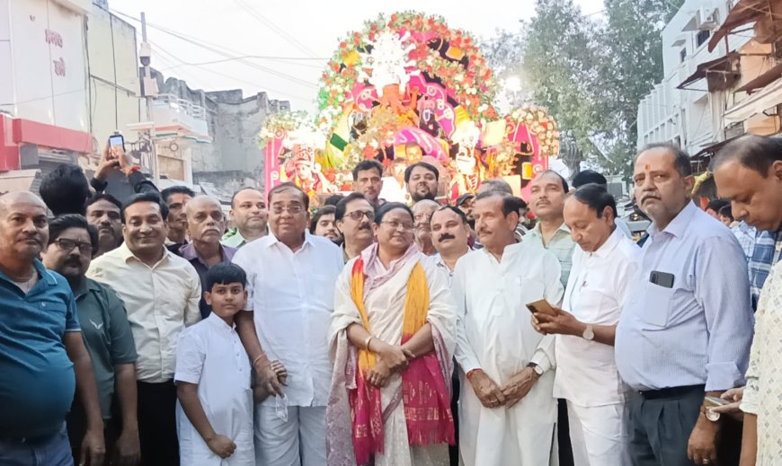 प्रथम पूज्य गणेश जी की भव्य सवारी ने किया नगर भ्रमण, गणपति बप्पा मोरया के जयघोष से गूंजा आगरा