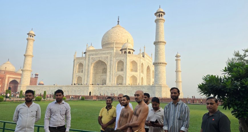 ताजमहल पहुंचे मुनिश्री समत्व सागर, स्थापत्य कला और नक्काशी का किया अवलोकन