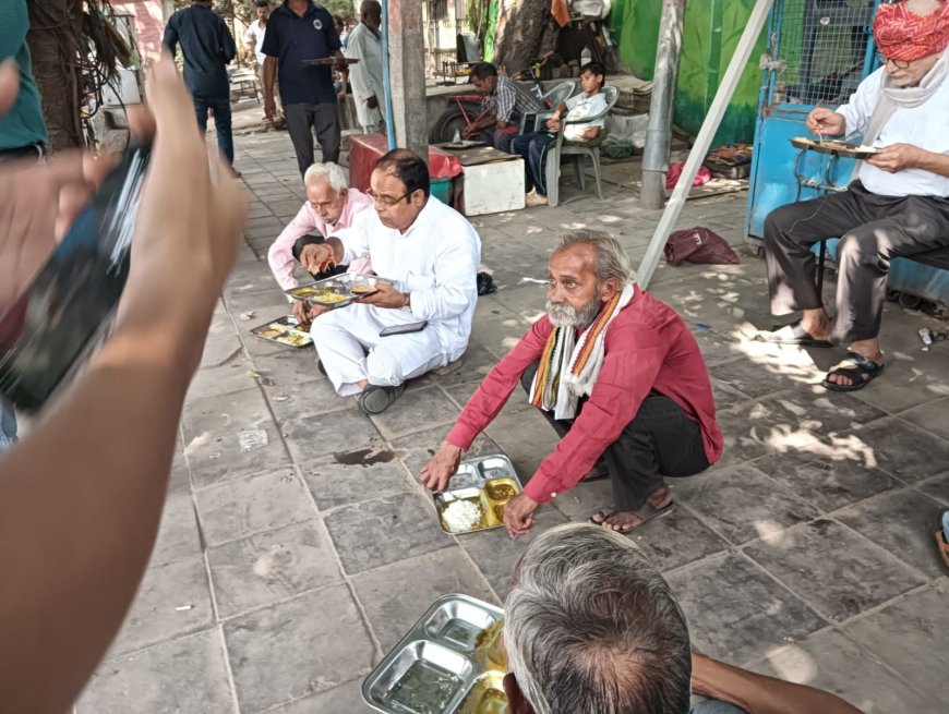 आगरा के रावली मंदिर चौराहे पर शुरू हुई ‘सीता रसोई’, एक रुपये में मिलेगा भरपेट भोजन, हेल्प इंडिया फाउंडेशन की पहल