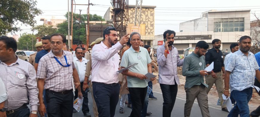 मथुरा में स्वच्छता रैली के साथ ‘रोको-टोको’ अभियान, 18 दुकानदारों पर 50 हजार का जुर्माना, पंपलेट बांटकर लोगों को कूड़ा और सिंगल यूज प्लास्टिक से दूर रहने का संदेश