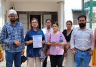 कुत्तों को खाना खिलाने पर कैफे संचालक का सिर फोड़ा, एफआईआर न लिखने पर डीसीपी कार्यालय पहुंचे पशु प्रेमी