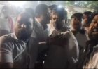 आगरा एमएलसी चुनाव में आधी रात हंगामा, आकाश अग्रवाल का कुर्ता फटा, भिड़े भाजपा-सपा समर्थक