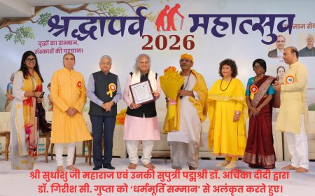 आगरा के डॉ. गिरीश गुप्ता को धर्ममूर्ति सम्मान, वरिष्ठजनों की सेवा के लिए सुधांशु जी महाराज ने सराहा