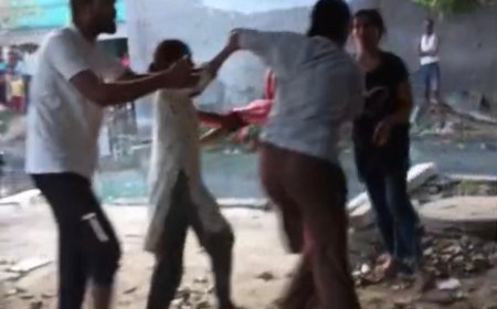 सबमर्सिबल के पानी को लेकर भिड़े दो पक्ष, लाठी-डंडों से जमकर मारपीट