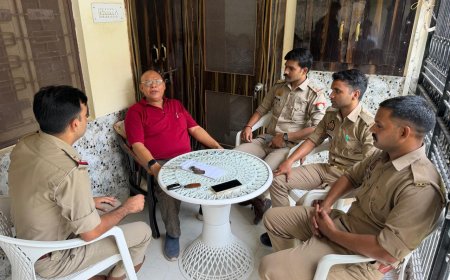आगरा पुलिस की नजरबंदी में सपा के महानगर अध्यक्ष शब्बीर अब्बास, घर पर पहरा, जहां भी जाते हैं, साथ रहती है पुलिस, नौ अक्तूबर को कोई प्रदर्शन न होने पर भी ऐसा क्यों, पार्टी ने उठाये सवाल