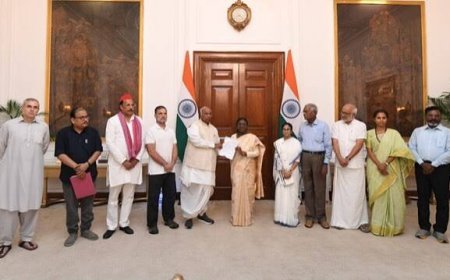   राष्ट्रपति से मिले राहुल गांधी, बोले-  राष्ट्रपति ने वोट चोरी के आरोपों से इनकार नहीं किया,  मांगे इसके सबूत,   गठबंधन ने बैलेट पेपर से चुनाव कराने की मांग की