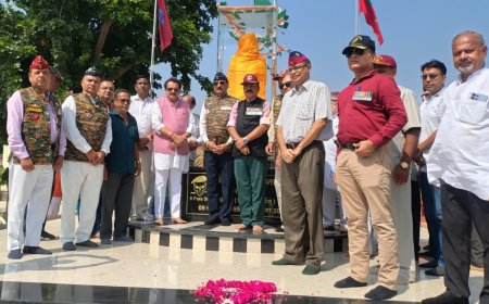 शहीद कैप्टन शुभम गुप्ता की स्मृति में बनेगा सैनिक प्रशिक्षण केंद्र, रमाडा चौराहे का नाम होगा ‘शहीद कैप्टन शुभम गुप्ता चौक’, स्मृति उपवन में जले दीप, गूंजे देशभक्ति के नारे; प्रशिक्षण केंद्र के लिए योगेंद्र उपाध्याय 50 लाख और बेबीरानी मौर्य 25 लाख रुपये की धनराशि से सहयोग करेंगे