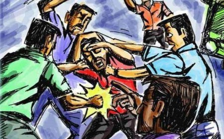 आगरा में बच्चे को बाइक की टक्कर के बाद खूनी संघर्ष, कई घायल, वीडियो वायरल
