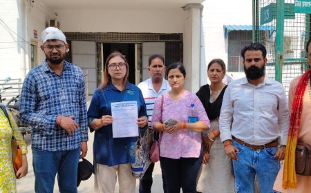 कुत्तों को खाना खिलाने पर कैफे संचालक का सिर फोड़ा, एफआईआर न लिखने पर डीसीपी कार्यालय पहुंचे पशु प्रेमी