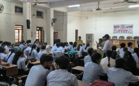 ओवरथिंकिंग, ब्रेकअप और करियर का तनाव घेर रहा युवाओं को, आगरा कॉलेज में विशेषज्ञों ने बताए बचाव के तरीके