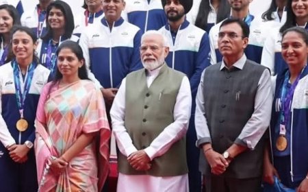 एशियन गेम्स 2026 के भारतीय दल से मिले पीएम मोदी,  कहा - महिलाओं ने जीते 11 गोल्ड,  यह नए भारत की तस्वीर