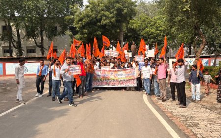 अराजकता के खिलाफ छात्रों की हुंकार, लोकतंत्र और संवैधानिक मूल्यों की रक्षा का लिया संकल्प