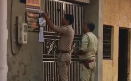 भाजपा पार्षद दो बेटों समेत फरार, कोर्ट का शिकंजा, घर पर कुर्की वारंट चस्पा