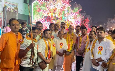 आगरा में 36 आकर्षक झांकियों संग निकली दशहरा शोभायात्रा, राम-रावण की सेना के सजीव युद्ध ने किया रोमांचित