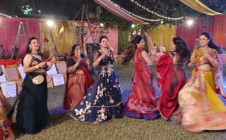 डांडिया की धुन पर झूम उठा आगरा का जयपुर हाउस, जयश्रीराम के जयकारों से गूंजा श्रीराम पार्क; 12 फुट के रावण का दहन