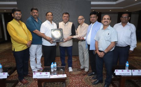 साइबर ठगों से बचना है तो छोटी-सी चूक भी न करें, मोबाइल की लत बच्चों के लिए ड्रग जैसी : रक्षित टंडन