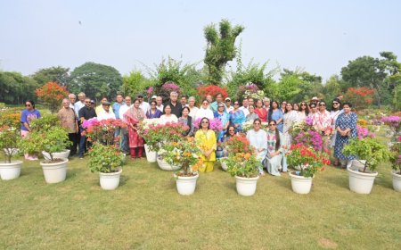 आगरा में बोगेनविलिया के 3000 से अधिक रंगीन पौधों की प्रदर्शनी, शुष्क जलवायु में हरियाली बढ़ाने पर जोर