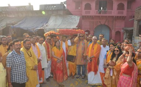 बैंड-बाजों के साथ निकली यमुना मैया की चुनरी यात्रा, गूंजा स्वच्छता का संदेश