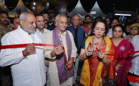 ब्रजरज उत्सव में भक्ति और सूफियाना सुरों का संगम, ईशान मिश्रा की गायकी ने बांधा समां